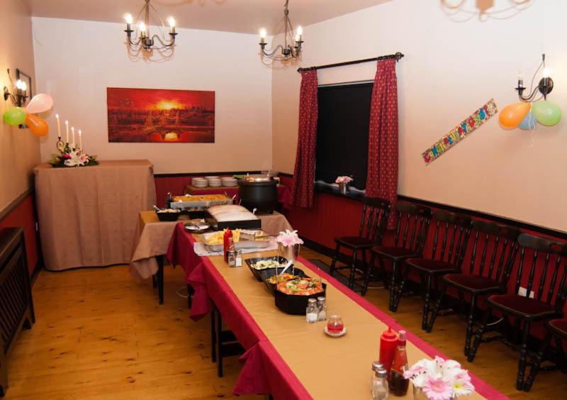 Hopper Inn Bar & Guest AccommodationBallynaskreena エクステリア 写真