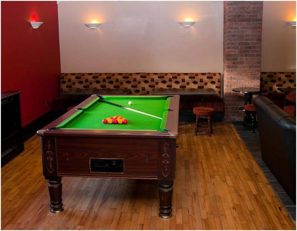Hopper Inn Bar & Guest AccommodationBallynaskreena エクステリア 写真