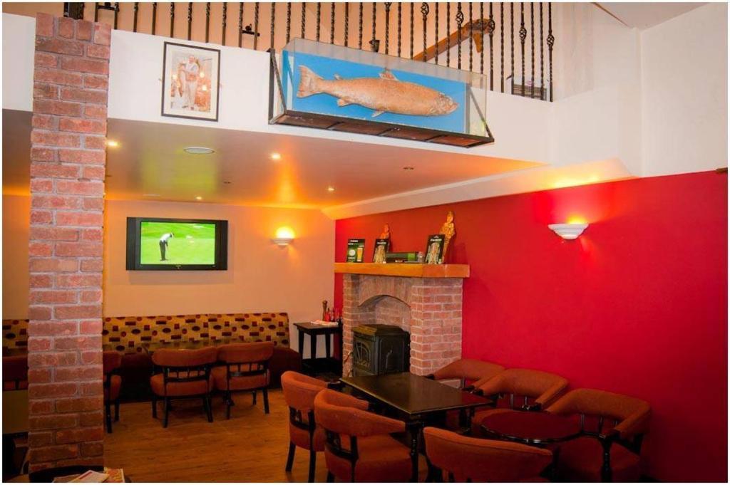 Hopper Inn Bar & Guest AccommodationBallynaskreena エクステリア 写真